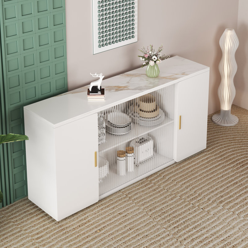 Vitrine en bois avec portes en verre pour la protection contre la poussière