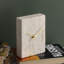 Horloge de table rectangulaire en marbre travertin clair