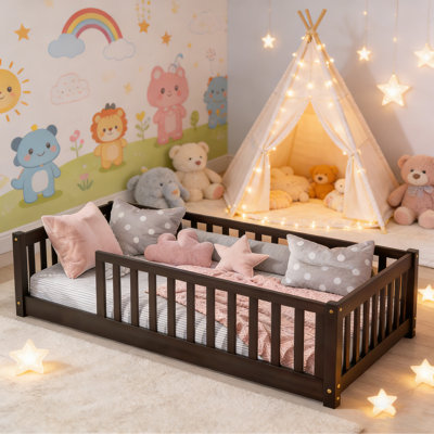 Lit plateforme simple en bois massif pour enfants avec transition pour lit de tout-petit et clôture