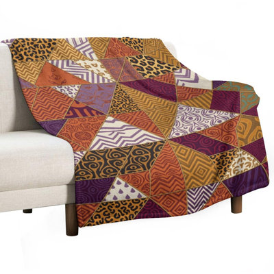 Jeté en flanelle de luxe à motif géométrique triangulaire, couverture douce et chaude pour le canapé-lit du salon
