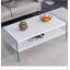 Double table basse rectangulaire. La surface du panneau est en panneau de fibres à densité moyenne avec des autocollants blancs