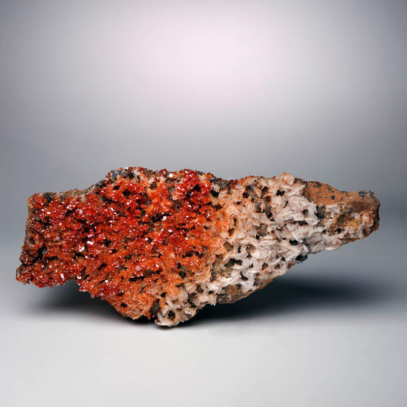 Vanadinite sur barite du Maroc - 4,1 lb