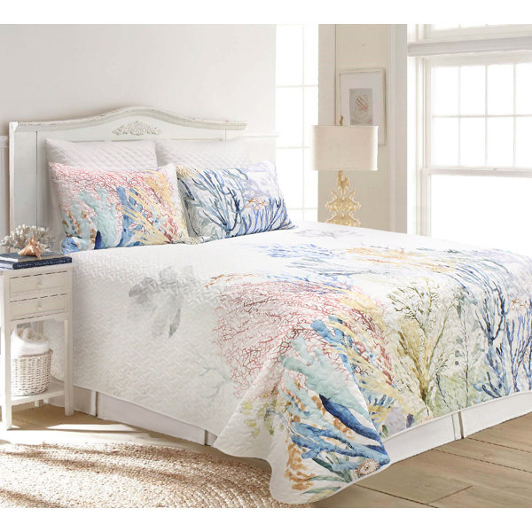 Rosecliff Heights Giannopoulos White/Blue Microfiber Quilt Set ...