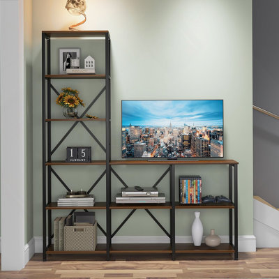 Étagère d'angle à 6 niveaux avec design industriel pour un rangement peu encombrant et une présentation élégante.