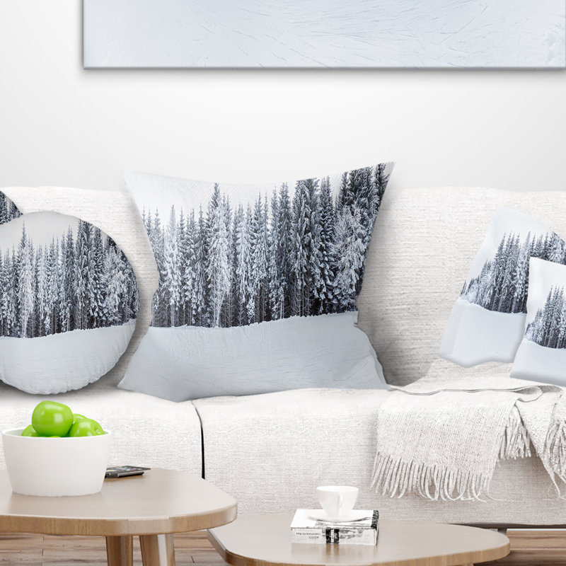 Couvert de neige noir et blanc - coussin imprimé paysage, 18 po x 18 po, Coussin décoratif