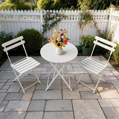 Ensemble bistro de patio pliable 3 pièces, table et chaises en métal pour l'extérieur et l'intérieur, table ronde compacte avec 2 chaises pliantes pour balcon, porche, terrasse, jardin, appartement, petit espace, blanc