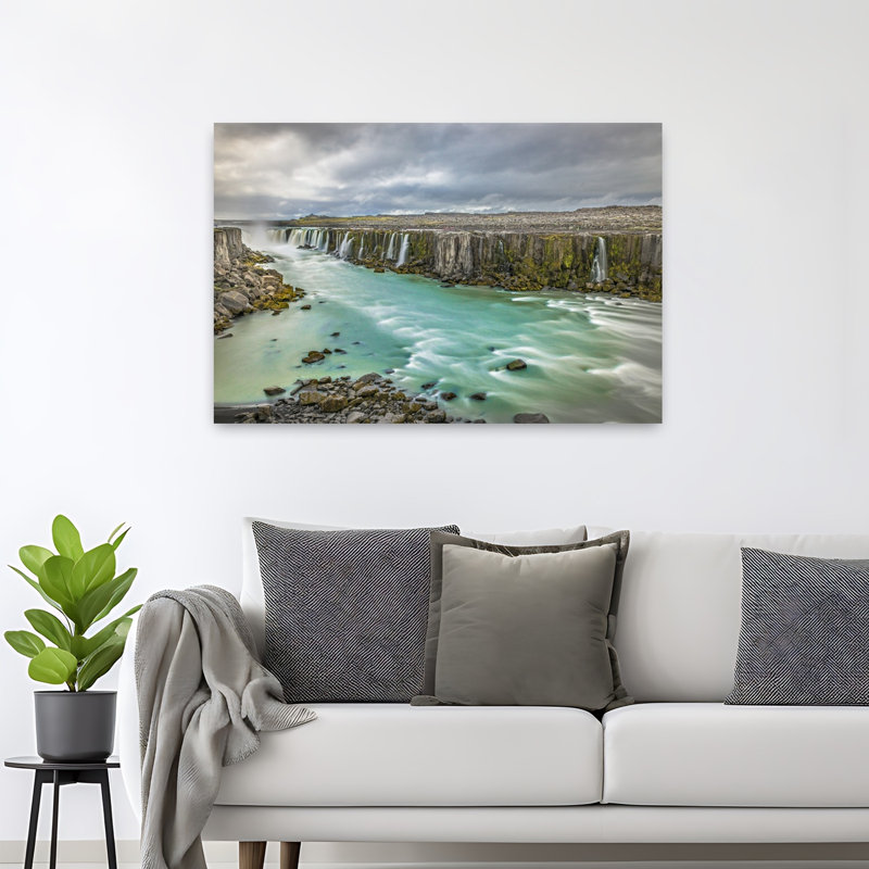 Puissante cascade de canyon, paysage de mousse abstrait, serein et spectaculaire, impression d'art mural nature