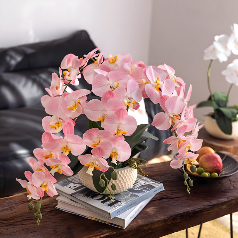 Ornements de fleurs simulées