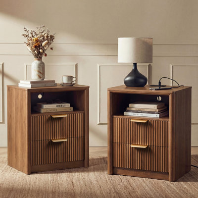 Table de chevet en noyer, ensemble de 2 tables de chevet cannelées en bois avec station de charge, L 19,7 po x l 15 po x H 24 po