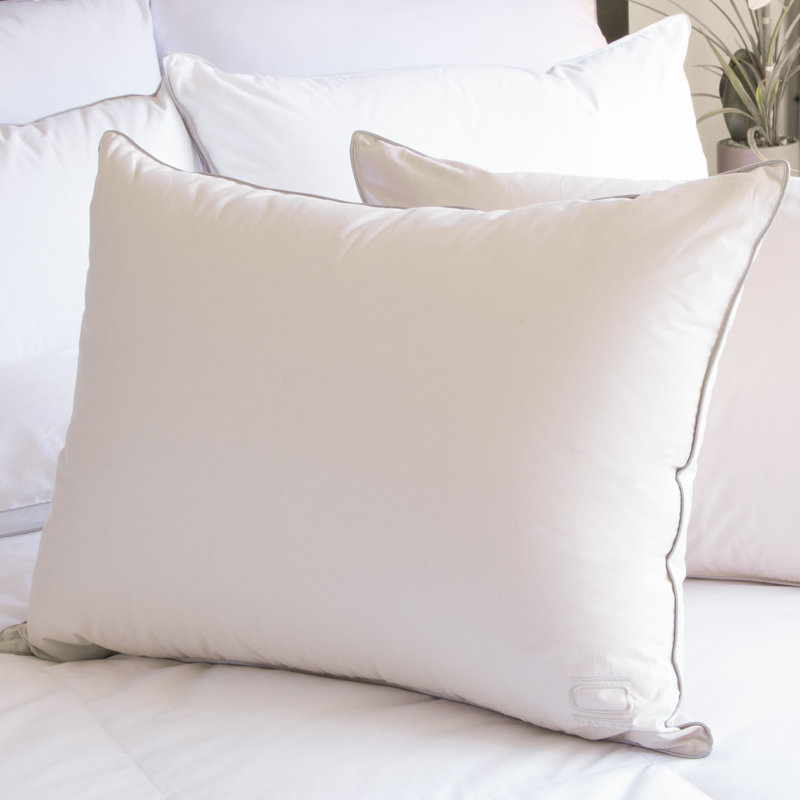 Coussin Nikki Chu, H 20 po x l 36 po
