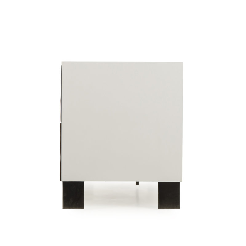 Thomas Bina 4 - Drawer Dresser