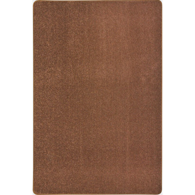Tapis brun tissé à la machine