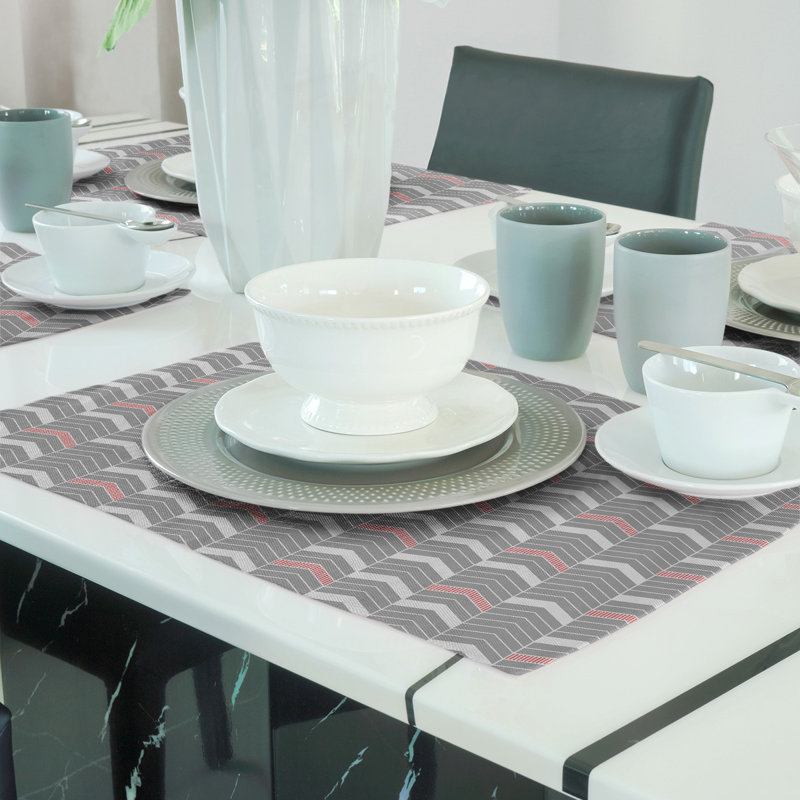 Récapitulatif à chevrons 18" lineed Stephenie, Gris et rouge, Polyester