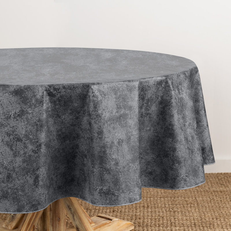 Nappe Demetries, 84 po x 60 po, Noir