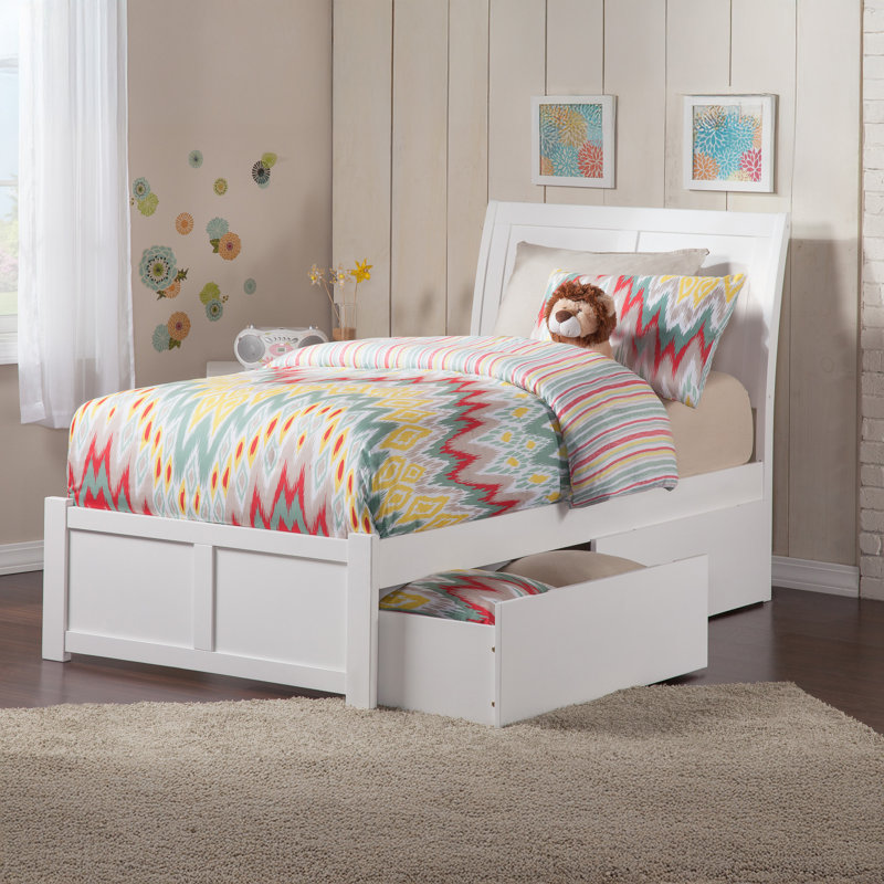Lit plateforme en bois massif avec repose-pieds et tiroirs sous le lit Fitzsimmons, Simple TG, Blanc