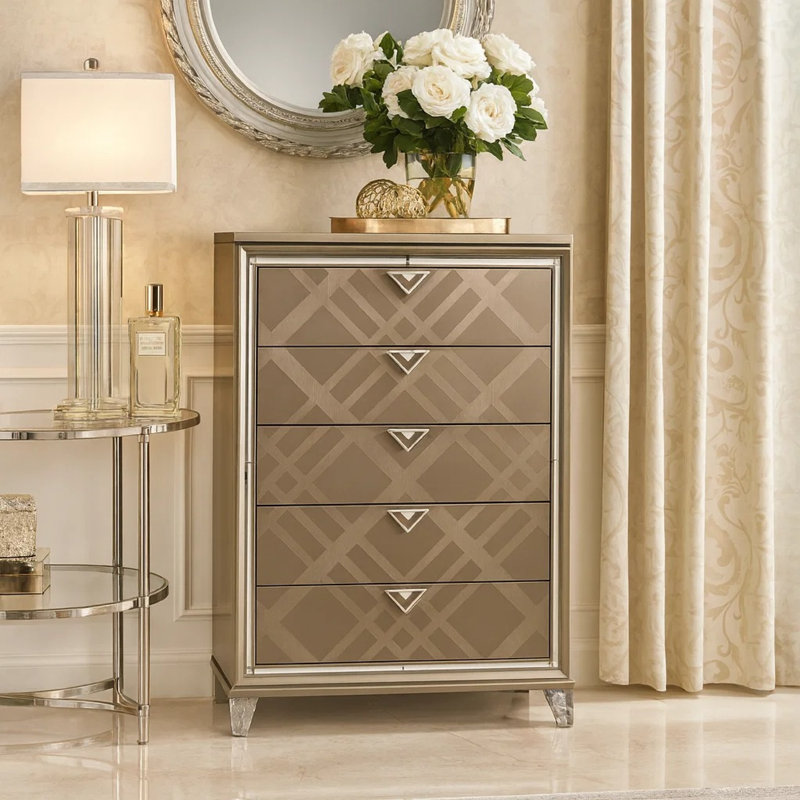 Commode 5 tiroirs Skylar, finition champagne foncé