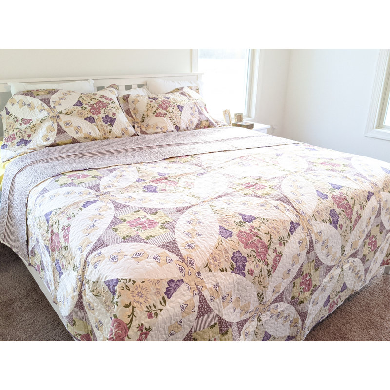 Farmhouse / Country Floral Quilt, Queen Quilt + 2 Standard Pillowcases