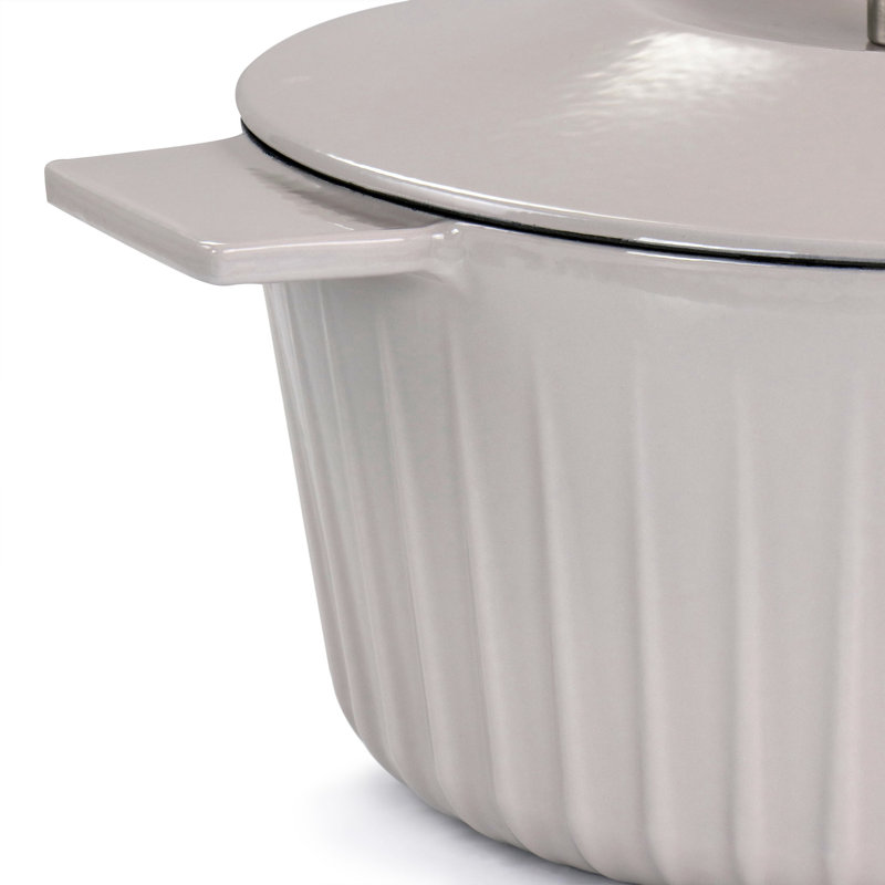 Étuve en fonte émaillée avec couvercle en gris chaud 5 pintes Martha Stewart, 5 pintes, Gris
