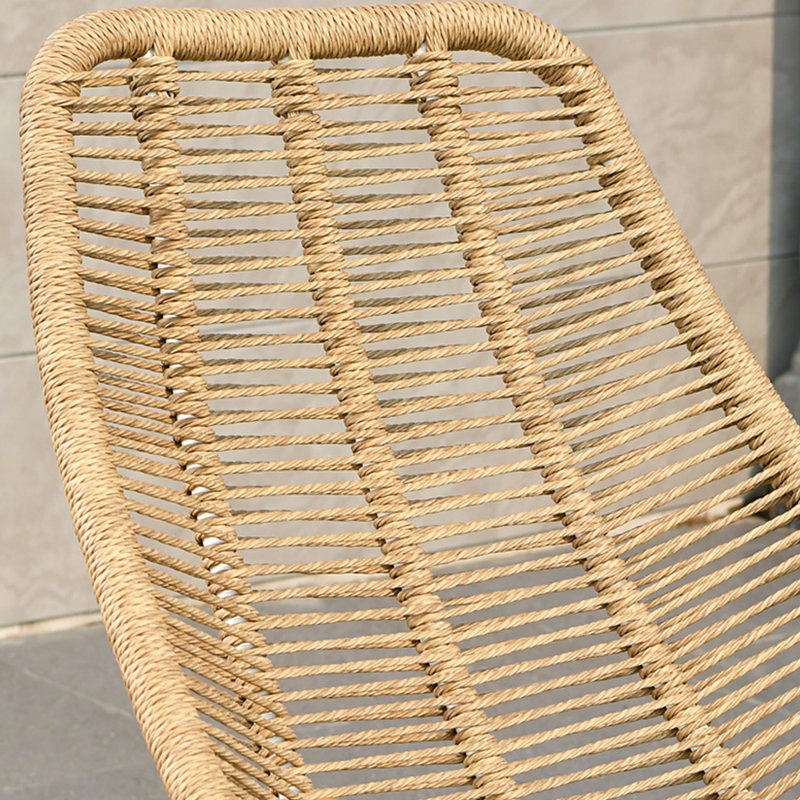 Chaise berçante simple en rotin