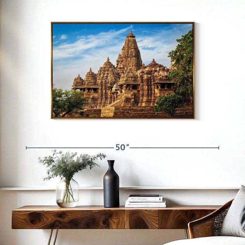 Ancien Kandariya Mahadeva, Cadre flottant doré, 37 po x 25 po