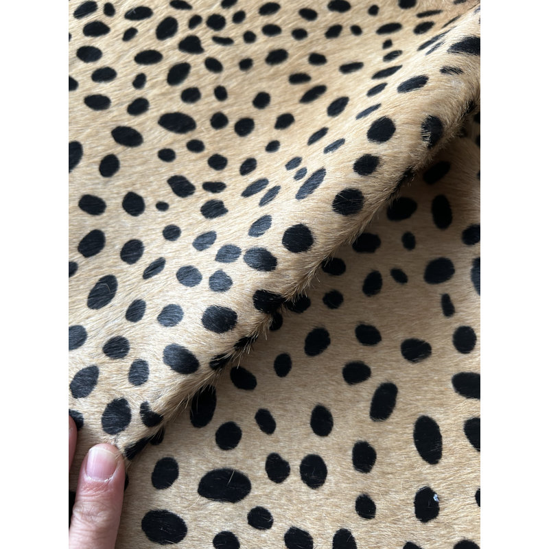 Tapis en cuir de vache imprimé à la main