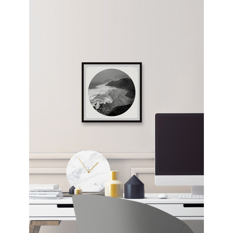 «White Waves», reproduction encadrée, H 18 po x l 18 po x P 1,5 po