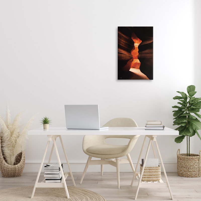 Art mural sur toile Sunlit Canyon Cave par Martin Podt, H 24 po x l 16 po