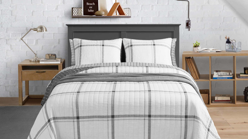 The Ultimate Bedding Buying Guide Image