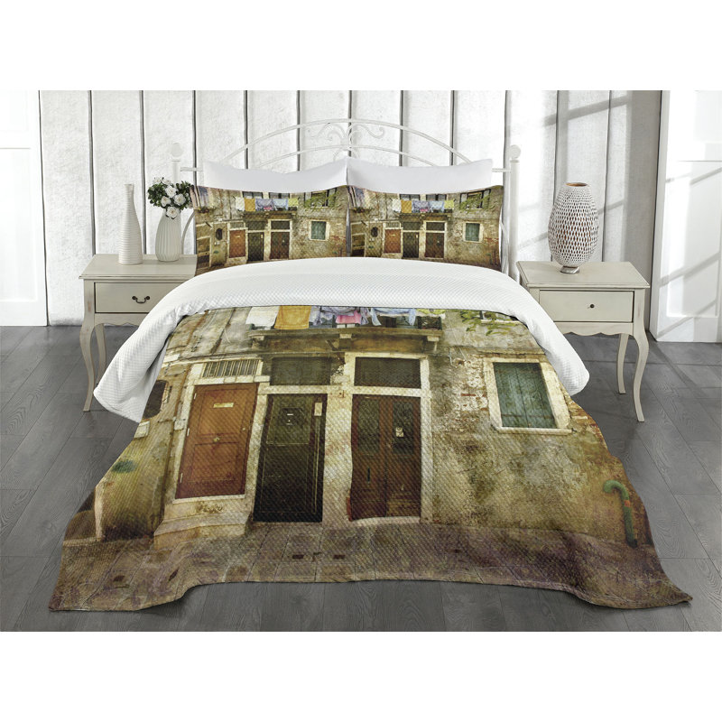 Ambesonne Venice Bedspread Set Grunge Building Facade Multicolor, Queen Bedspread + 2 Standard Shams