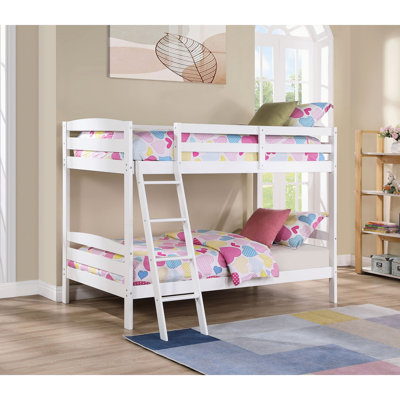 Lit simple au-dessus d'un lit superposé, finition blanche, style transitionnel, bois massif, angle, conception à lattes, et assemblé avec des écrous ovales pour la conception de chambre à coucher Lit en bois à l'avant - disposition sous le tiroir
