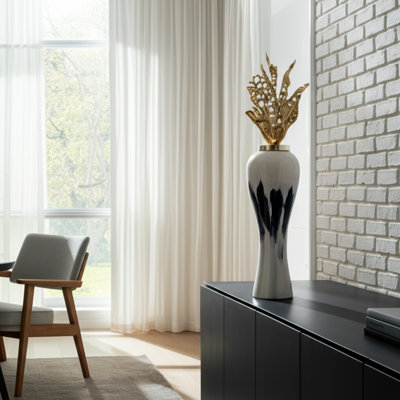 Ensemble de pots décoratifs en fer et en aluminium avec couvercle sculptural et silhouette moderne pour l'esthétique intérieure contemporaine - ensemble de 2
