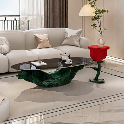 Une table basse luxueuse et créative riche en feuilles