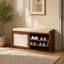 Banc d'entrée avec rangement pour chaussures, doté d'une assise rembourrée confortable et de 2 portes d'armoire décoratives en rotin pour l'organisation des chaussures.