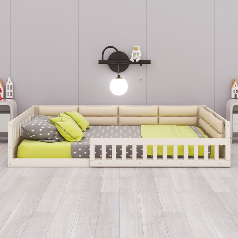 Lit plateforme tapissier en bois avec garde-corps et coussin, Beige