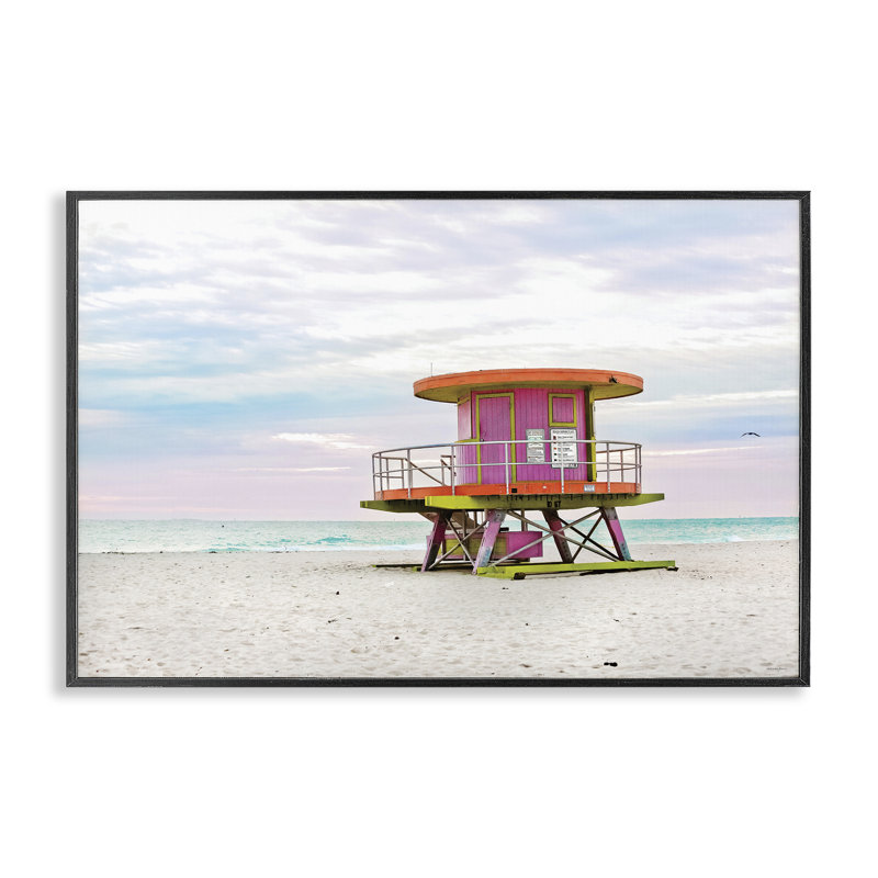 «Lifeguard Hut» avec giclée encadrée ciel pastel, design par Seven Trees Design, H 12 po x l 18 po