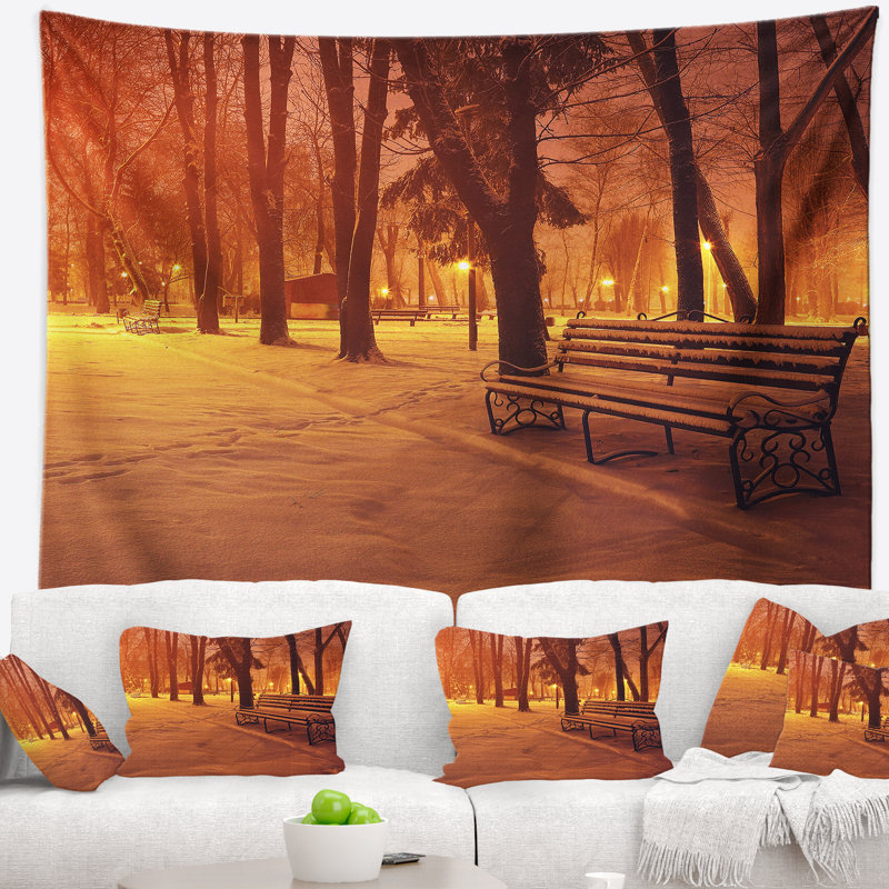Paysage avec bancs recouverts de neige en tapisserie du soir, H 50 po x l 60 po