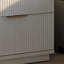 Table de chevet blanche à double tiroir encastrée avec port de charge USB; Unité de rangement de chevet multifonctionnelle pour les chambres à coucher.-62781700