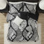 Édredon grand 7 pièces noir. Coton imprimé avec des détails. . Livré avec 2 taies décoratives, 3 coussins, 1 édredon, . Literie lavable à la machine - grand, noir. Motif. Rembourrage. Comprend une décoration facile-117409882-117409885