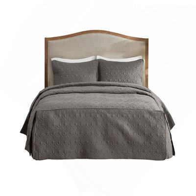 King 3 Piece Split Corner Pleated Quilted Bedspread Set In Dark Grey For Beds, Cottage-Inspired Design With Antimicrobial Treatment