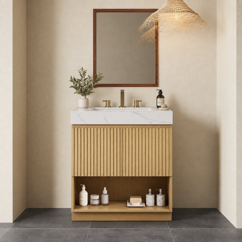 Meuble-lavabo sur pied moderne cannelé avec comptoir en pierre frittée blanche de Carrare et lavabo en céramique prépercé pour robinetterie, chêne