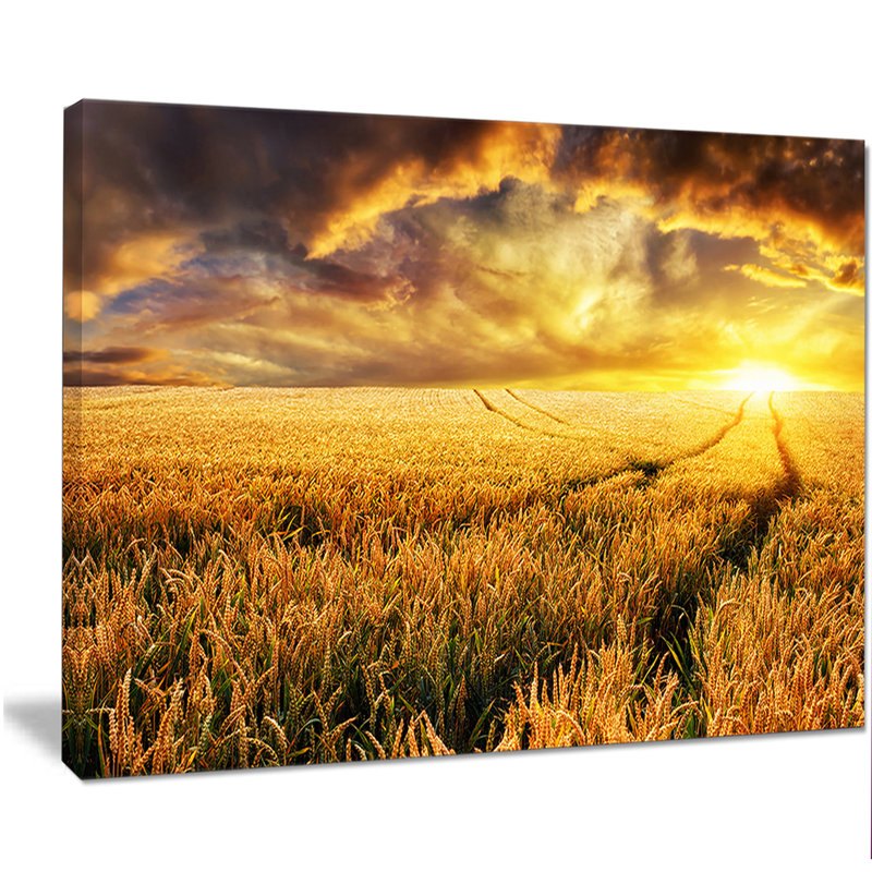 « incroyable coucher de soleil sur fond jaune », reproduction de photo sur toile tendue, H 30 po x l 40 po