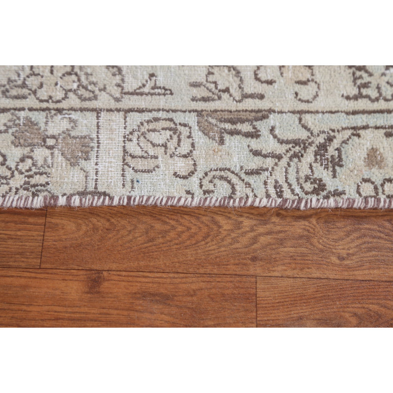 Tapis persan à motif floral Kerman Karbon