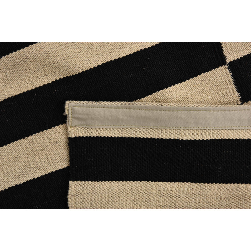 Tapis noir et blanc Pinkerton