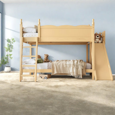 Lits avec rangement, lit superposé double au dessus d'un lit double, chambre d'enfant moderne
