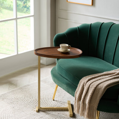 Table d'appoint en forme de C avec plateau rond en bois et structure en métal doré, table d'appoint peu encombrante pour le goûter, le café, l'ordinateur portable, le salon, la chambre ou le chevet