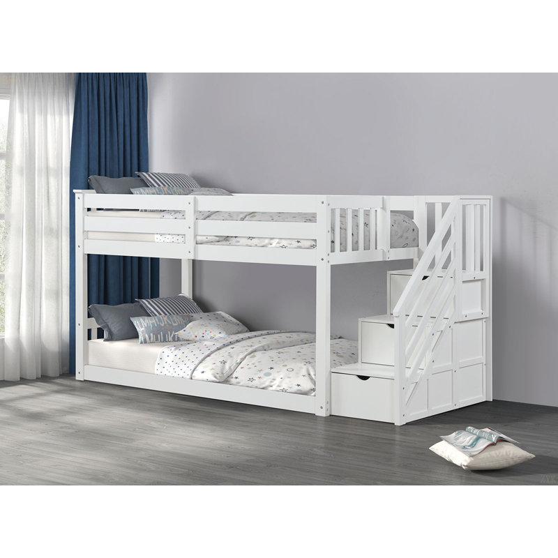 Mobilier de chambre à coucher de style transitionnel avec lit superposé simple au-dessus d'un lit simple bas et lit escamotable réversible