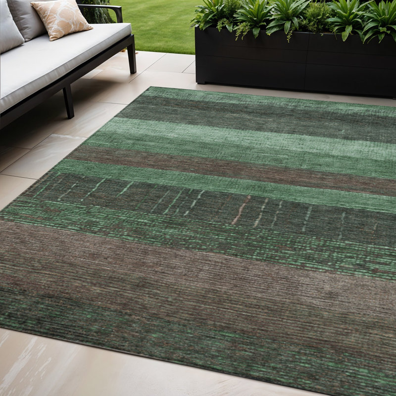 Tapis extérieur lavable rayé vert et kaki 5 pi x 8 pi