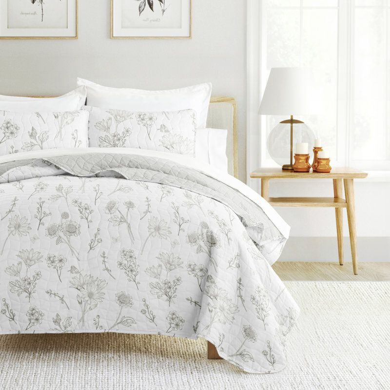 Full Gray Reversible Microfiber Quilt Set with Floral Pattern
