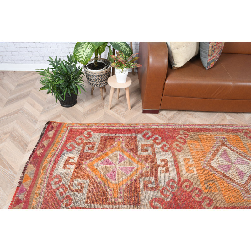 Tapis turc vintage fait à la main avec un motif géométrique et un style bohème de coureur dans des motifs de tapis anatoliens pour la décoration de plancher avec teinture naturelle et kilim