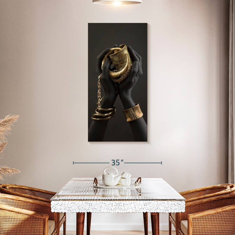 Femme africaine, mains dorées sur toile, H 48 po x l 24 po x P 1,25 po